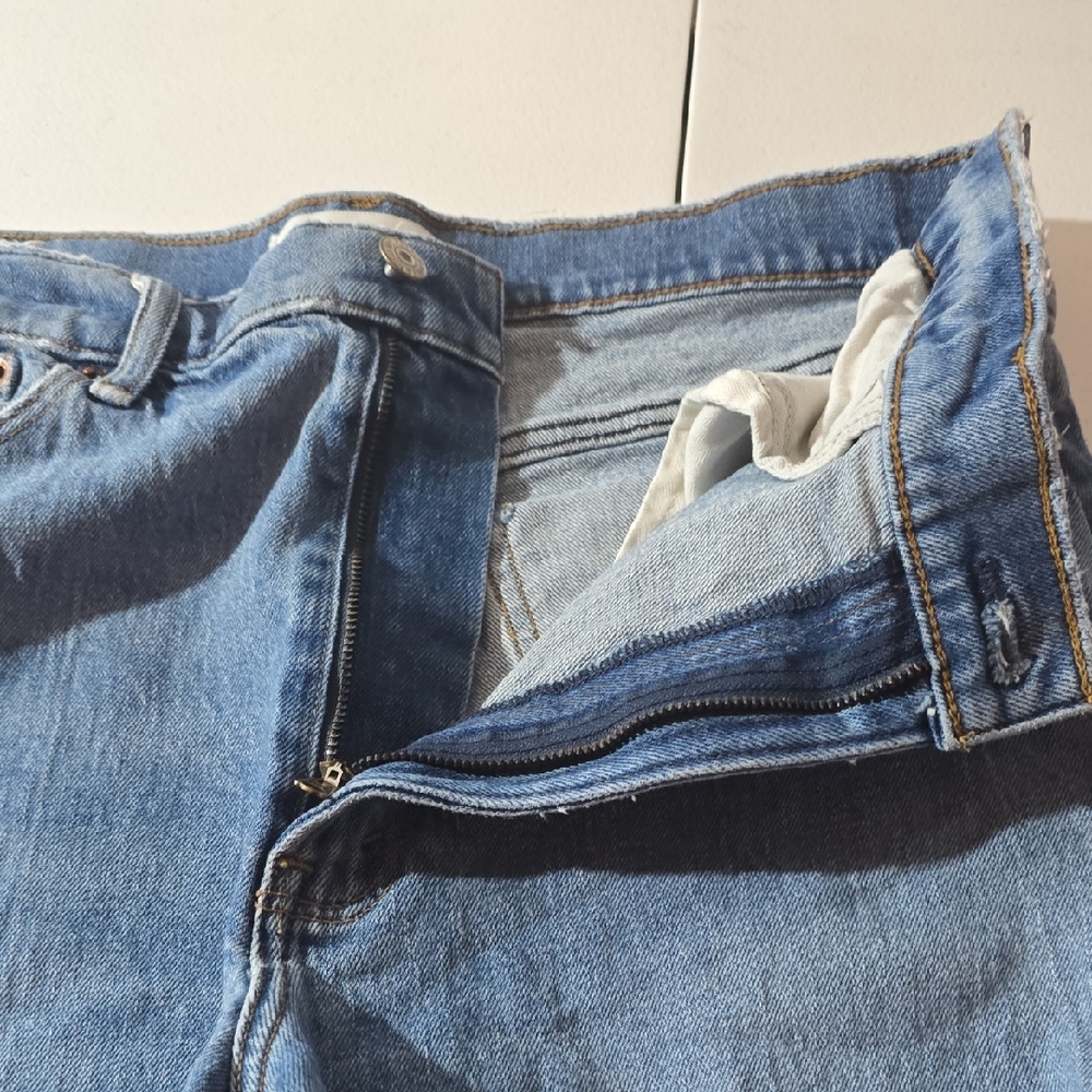 Abercronbie & Fitch Distressed High Rise Denim Mom Shorts - Picture 8 of 9